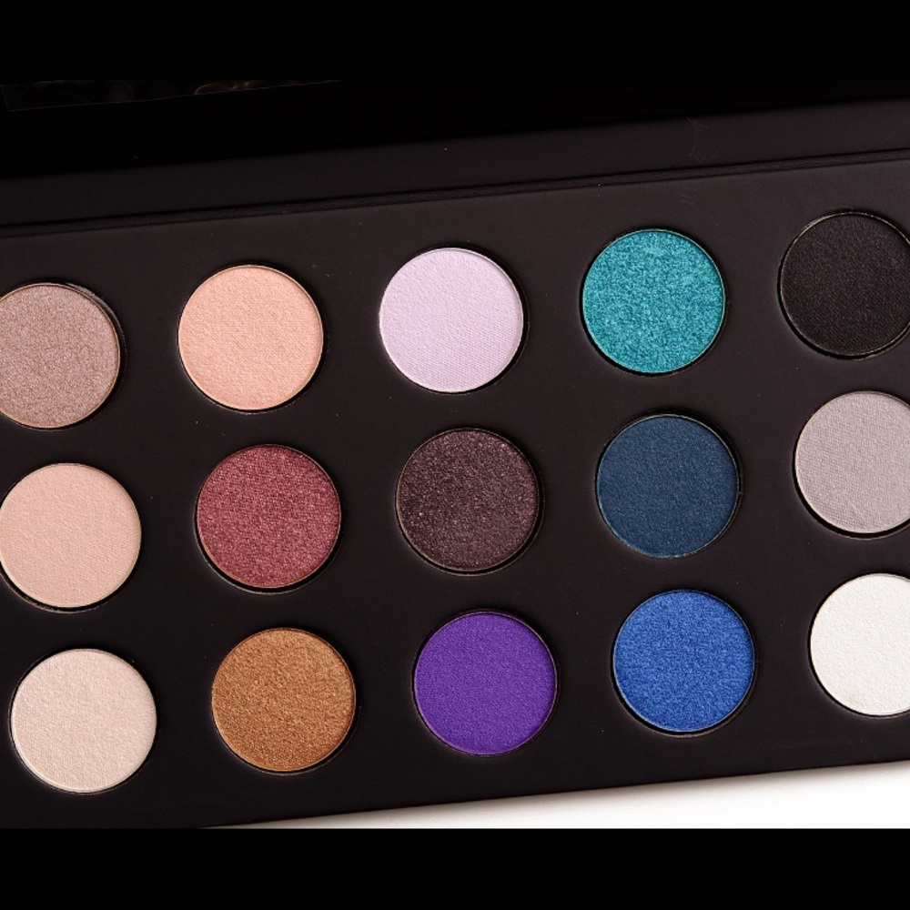 MAKE UP FOR EVER 15 ARTIST EYESHADOW PALETTE